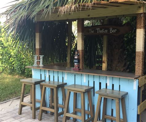 I love how the tiki hut bar turned out. DIY Pallet Tiki Bar : 10 Steps (with Pictures) - Instructables