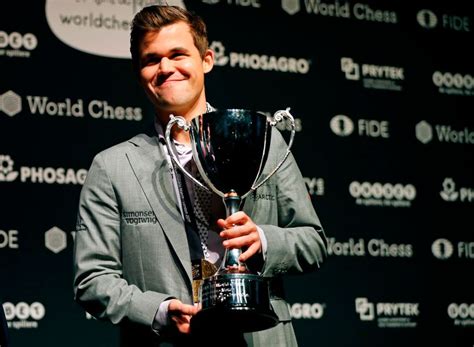 Comprehensive magnus carlsen chess games collection, opening repertoire, tournament history, pgn download, biography and news. Magnus Carlsen toont zijn klasse en prolongeert WK-titel ...