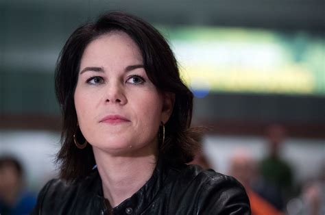 Nun verschärft die union die. Annalena Baerbock: Grünen-Chefin plädiert für gezielte ...