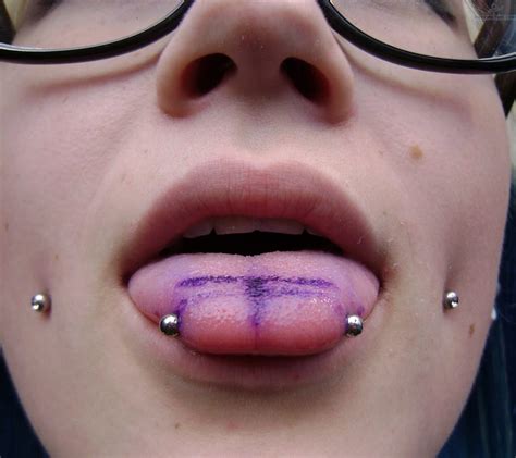 Snake eye piercings are dangerous: Crazy tung | Snake eyes piercing, Horizontal tongue ...