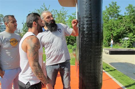 Sébastien chabal has two nicknames. Sébastien Chabal muscle les équipements sportifs de Clichy ...