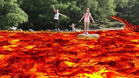 Play this cool distance reaction game in which you have to jump on platforms to escape the lava. THE FLOOR IS LAVA CHALLENGE • LE SOL C'EST DE LA LAVE AVEC ...