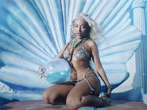 Concierto de ozuna presentado por spectrum mobile). Doja Cat Serves Mermaid Realness in 'Del Mar' Video With ...