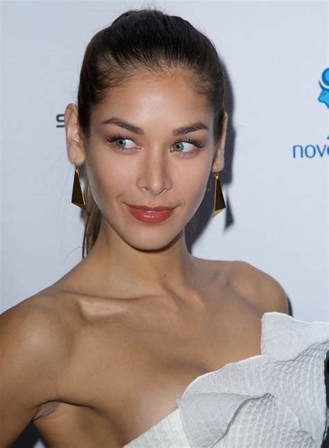 18,885 likes · 9 talking about this. Dayana Mendoza e o seu vestido branco - Tomates Podres