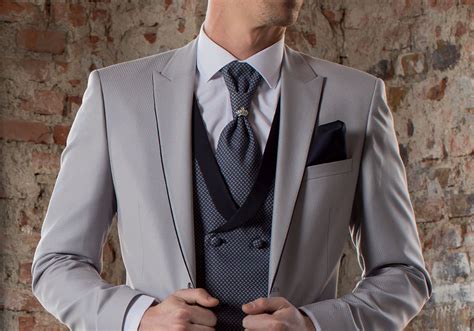 Crea il tuo abito unico! Abito da sposo grigio chiaro musani wedding collezione ...