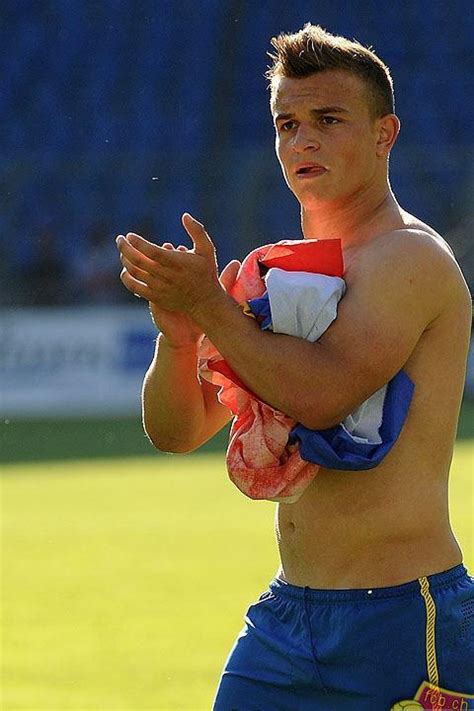 Shaqiri zahájil svou kariéru v klubu rodného města sv augst a v osmi letech ho prozkoumal fc basel. Brauche Tipps oder einen Trainingsplan für einen Xherdan ...