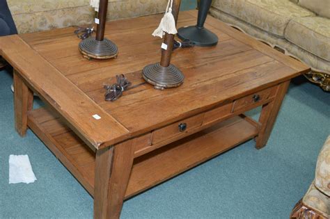 English dovetail design and solid oak veneers make this a sweet. Attic Heirlooms Broyhill End Table / Broyhill Attic ...