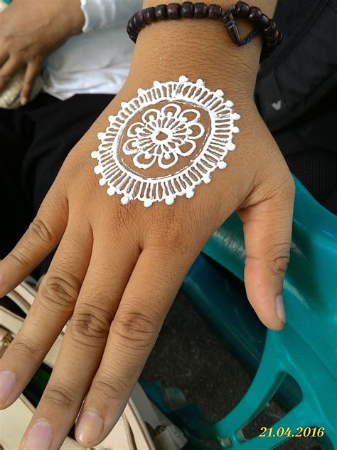 Home » desain henna untuk pemula » gambar henna simple » henna tangan mudah » henna telapak tangan simple » motif henna bunga » motif jasa ukir henna binatang lengkong nganjuk dan sekitarnya via hennanganjuk.blogspot.com. Gambar Henna Untuk Anak Anak | Balehenna