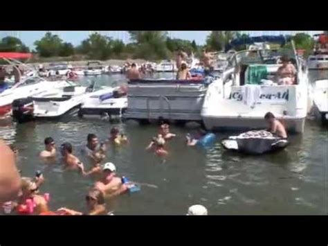 Party cove lake ozarks party video part 2. Lake Lewisville Party Cove 2009 Part 2 - YouTube