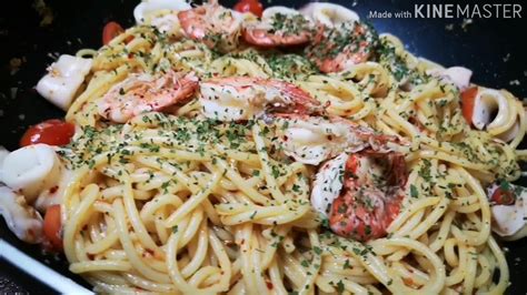 Sebenarnya resepi aglio olio ini sangat mudah untuk dimasak kerana ia tidak memerlukan bahan yang banyak. Resepi Aglio Olio Simple Dan Sedap - Soalan 82