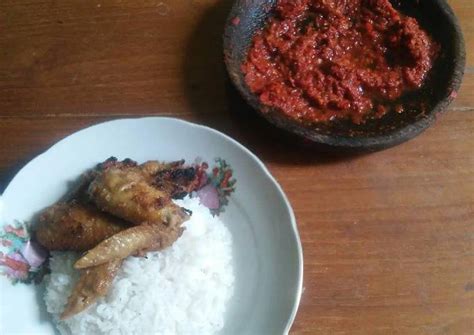 Places bekasi restaurantasian restaurantindonesian restaurant sumber raos ayam bakar spesial sambal korek. Resep Sayap Ayam Bakar Kalasan & Sambal Jeruk Limau oleh ...