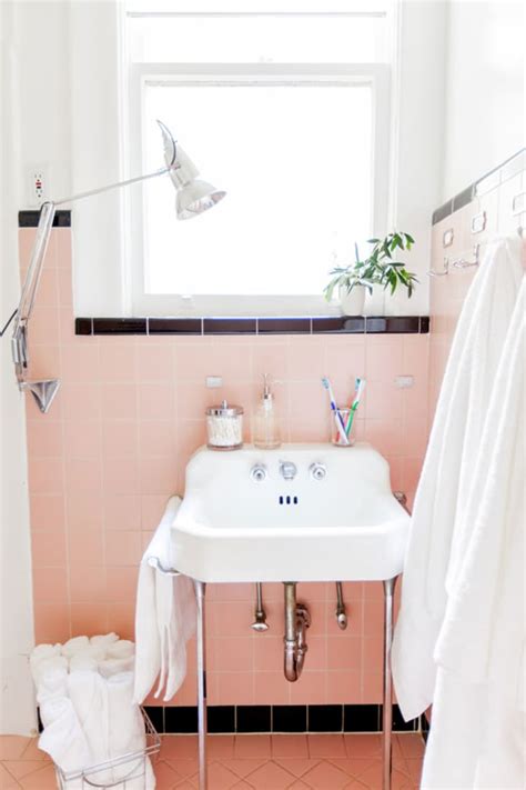 Hundreds of bathroom ideas, designs, inspiration & pictures from the world's most stylish homes courtesy of the iconic archives of house & garden magazine. Ideas for Decorating a Dated, Tiled Bathroom | Apartment ...