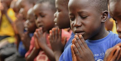 Short and easy words for kids to pray when they're facing various situations. How to pray for your sponsored child - Compassion UK Blog