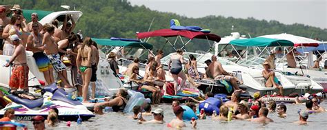 To the start of video. Lake of the Ozarks pool party sparks further coronavirus ...