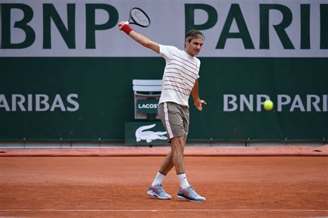 Stade roland garros is a complex of tennis courts located in paris that hosts the french open, a tournament also known as roland garros. Roland-Garros : Entraînement rassurant pour Federer ...