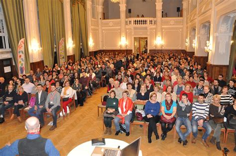 Családok kerülnek kórházba, és nem mindenki tér haza zacher gábor: Székesfehérvár Városportál - Egy betelepült az őslakosok ...