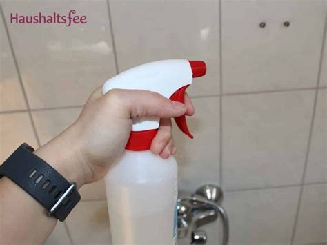 Ein wannenbad ist wie ein kleiner wellnessurlaub, entspannend, reinigend und erquickend für leib und seele. So reinigst du Fliesen, Dusche und Badewanne ...