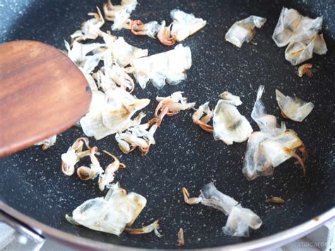 酢と油は本来は混ざり合うことは、ありません。 卵の黄身が媒体して、あの流体状になります。 焼き鳥のたれに焼き鳥の油脂が乳化しますと、腐敗しにくく 焼き鳥 塩ものの焼き方 とり梅では、皮 心臓 砂ずり ナンコツ つくねは 手羽先は塩で、松葉 ヒップは、塩コショウで焼きます。 えびの殻は捨てないで!料理をおいしくする「エビ塩」の作り ...
