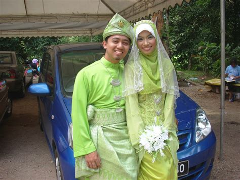 Jika anda ingin menikmati kelezatan pilih benih pisang kepok dari hasil perbanyakan vegetatif pucuk atau hasil kultur jaringan. Hanna Si Merah Jambu: Baju Pengantin Untik Dijual - Hijau ...