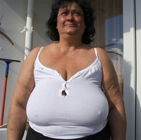 Rosa mature femme au foyer, belle amateur femme mature nue vidéo. Épinglé sur décoleté