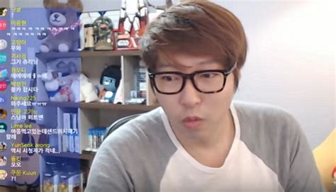 그가 유튜브의 인기 bj(broadcasting jacky)로 명성을 얻기까지는 3년. BJ 대도서관 "유튜브로 옮긴 뒤 광고 수익 2~3배 늘었다 ...