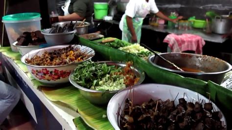 Gerai cak sugik mudah dikenali karena berada di pojok. PECEL PINCUK YU SRI SIMPANG LIMA SEMARANG | Mengenang Masa Kuliah - YouTube