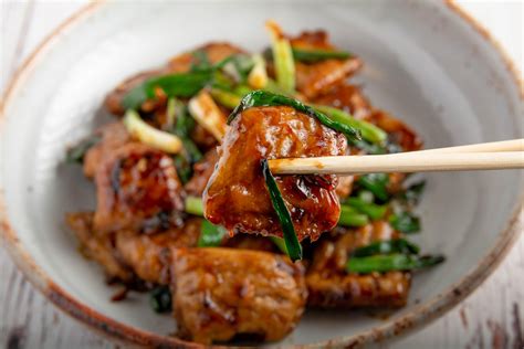 This seitan is fried and then tossed in a beautiful soy based sauce with amazing asian flavors! Mongolian seitanhttps://i.redd.it/lbs6sy8sxql41.jpg in 2020 (With images) | Recipes, Beef ...