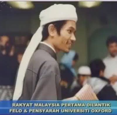 Afifi al akiti, a malaysian lecturer at the university of oxford urged the audience to not only recite 'salawat adnan' but to also understand its meanings. Dr Afifi Al Akiti, Anak Malaysia Pertama Menjadi Pensyarah ...