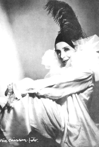 What exactly does this experience teach her? Isak Dinesen: Babette's Feast, Carnivalization of the Body ...
