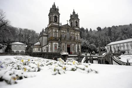 Cá em braga teve um solão gigante. Neve pode cair em Lisboa e Algarve esta noite