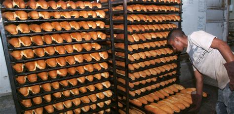 Le repas du dimanche midi comprenait une soupe grasse (« an drusañ, ar gwellañ », plus c'est gras, meilleur c'est), la viande (jarret et exceptionnellement la viande de bœuf) et le far. Pain Maison Maurice : Pain Cocotte Pain Maison : 30x50cm ...