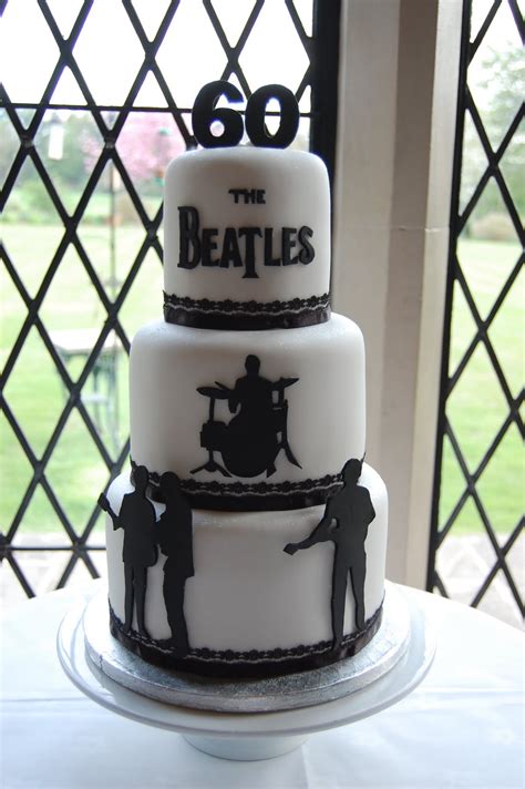 Beatles, the white album (disc 2) birthday. The Beatles cake | Beatles cake, Beatles birthday party ...