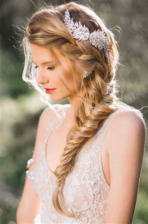 When your hair is lacking a certain something, swipe one side back and position a pretty hair clip. Reception Hairstyle and Indian Wedding Hair Style Ideas