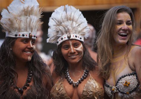 The rapa nui are the aboriginal polynesian inhabitants of easter island in the pacific ocean. Beautiful Women During Carnival Parade, Tapati Festival, E ...