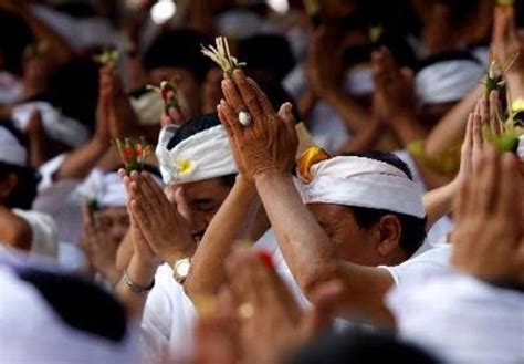 Bercinta dengan teman yang hamil. eliciadwipratama: Tujuan Panca Sembah, Metirtha dan Mebija