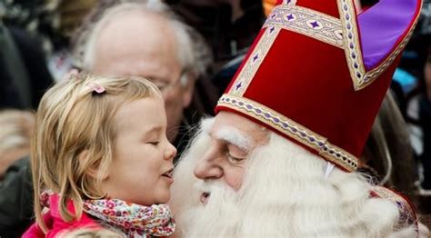 Princess ariane is member of the dutch royal house and currently third in the line of succession to the dutch throne. Zo lief...Sinterklaas krijgt een kusje van onze prinses ...