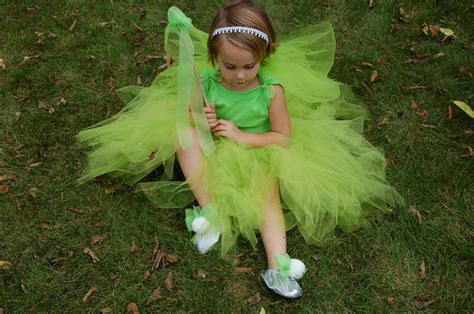 Guarda il videotutorial e scopri come realizzare in casa un grazioso costume da fatina in tempo zero. Costumi di carnevale fai da te: Trilly - Blogmamma.it ...